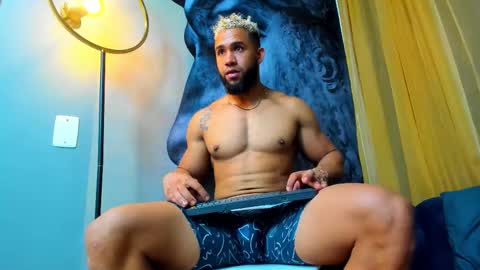 massimo_cruz online show from October 13, 2025, 11:38 pm