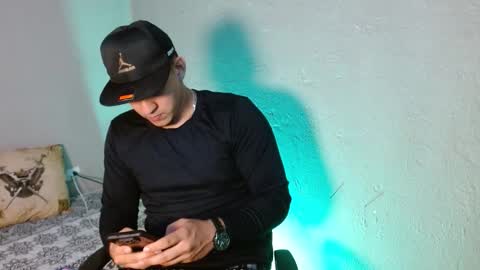 massimo_vidal online show from November 11, 2025, 4:01 am