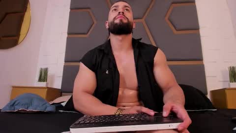 Massimo online show from November 11, 2025, 3:39 am