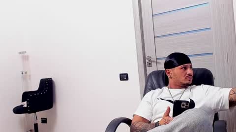 Snapshot of masterchris12 chatting on December 4, 2024, 8:29 pm masterchris12 online show from December 4, 2024, 8:29 pm