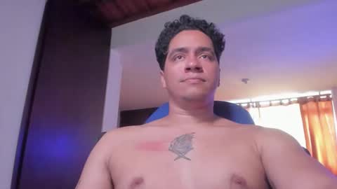 Juan Independent Model online show from October 23, 2025, 8:40 pm