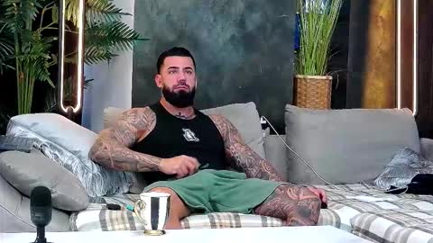 masterkingofmuscle online show from November 4, 2025, 7:51 am