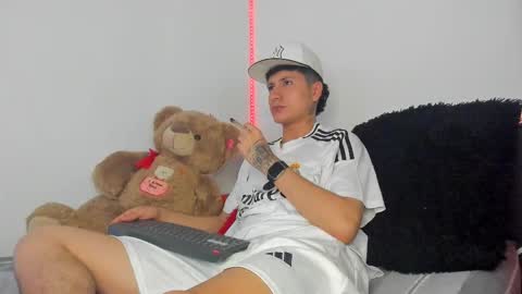 mateo_escobar online show from October 18, 2025, 4:37 am