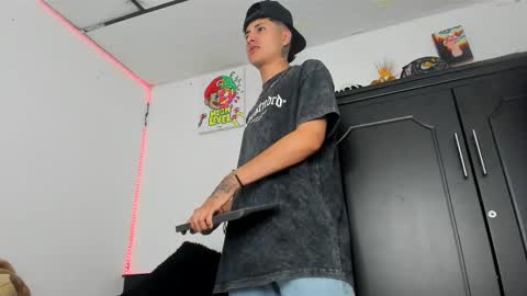 mateo_escobar online show from November 1, 2025, 7:27 pm