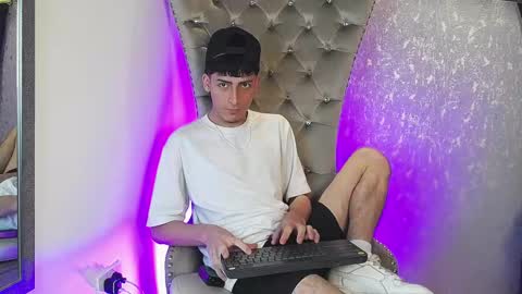 mateo mitchell online show from October 15, 2025, 4:56 am