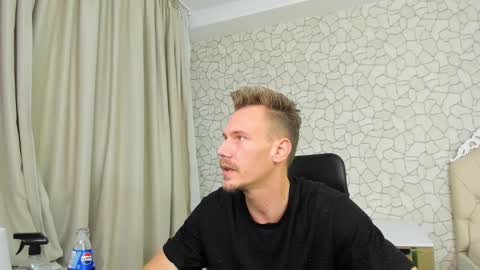 MateoBenjamin online show from December 19, 2024, 8:44 pm