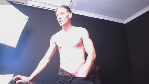 MateoBenjamin online show from November 21, 2025, 11:42 am