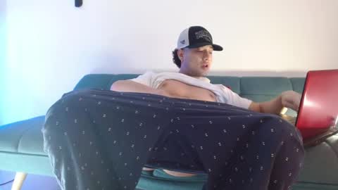 STRURIBE ON INSTAGRAM online show from January 11, 2026, 6:57 pm