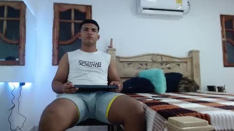 mathews__ online show from November 19, 2025, 2:33 am