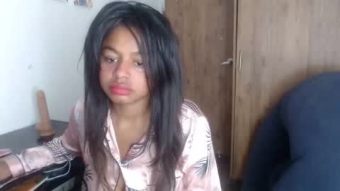 Snapshot of matilde27 chatting on December 21, 2024, 12:16 pm Daniela online show from December 21, 2024, 12:16 pm