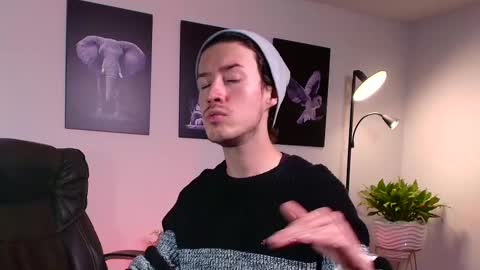 Snapshot of matteo_simpson chatting on February 17, 2025, 6:37 pm Matteo simpson online show from February 17, 2025, 6:37 pm