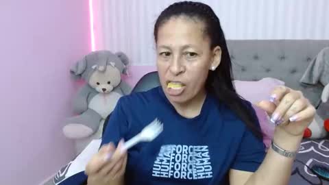 Snapshot of mature_martina_ chatting on January 27, 2025, 11:11 pm Martina online show from January 27, 2025, 11:11 pm