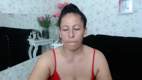 Snapshot of mature_martina_ chatting on February 21, 2025, 10:59 pm Martina online show from February 21, 2025, 10:59 pm