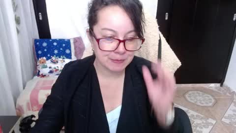 Snapshot of mature_wolf chatting on December 13, 2024, 3:21 pm Sonia online show from December 13, 2024, 3:21 pm