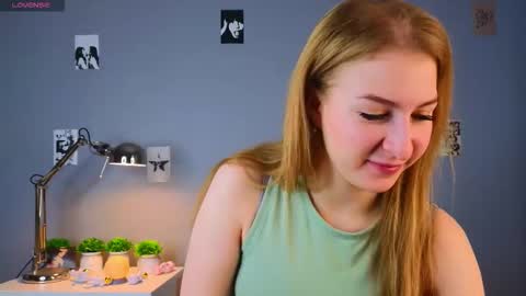 Snapshot of maureencoombs chatting on October 16, 2025, 4:24 am maureencoombs online show from October 16, 2025, 4:24 am