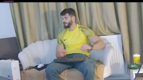 mauro_real_man online show from November 4, 2025, 7:46 pm