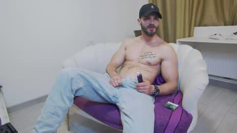 mauro_real_man online show from April 23, 2026, 5:48 pm