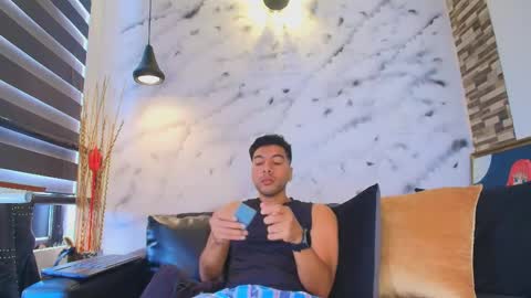 Max Hornye online show from April 14, 2026, 5:52 pm