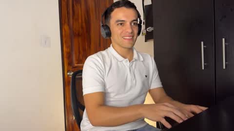 Max Lancaster online show from December 7, 2024, 8:38 pm