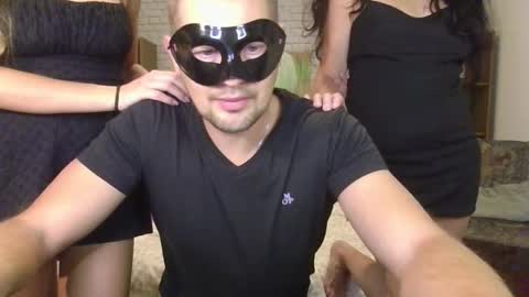 Max  Aliya online show from October 30, 2025, 8:49 am