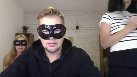 Max  Aliya online show from November 3, 2025, 8:26 am