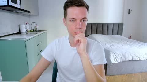 Max  online show from January 28, 2025, 12:00 pm