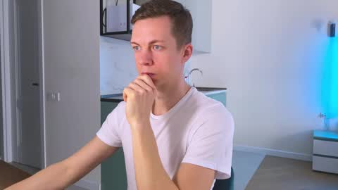 Max  online show from March 10, 2025, 12:48 pm