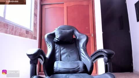 max_valiant1 online show from November 29, 2025, 8:23 pm