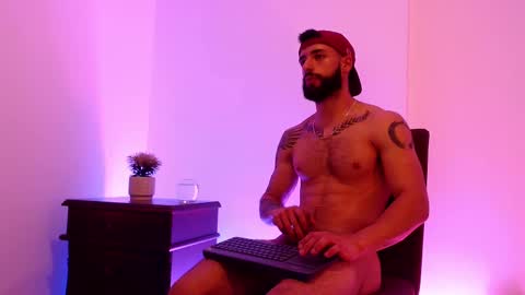 max_xl_ online show from February 28, 2025, 10:50 pm