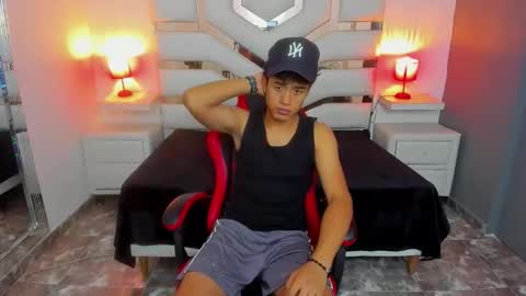 Snapshot of maxevanns chatting on November 4, 2025, 7:46 pm Max online show from November 4, 2025, 7:46 pm