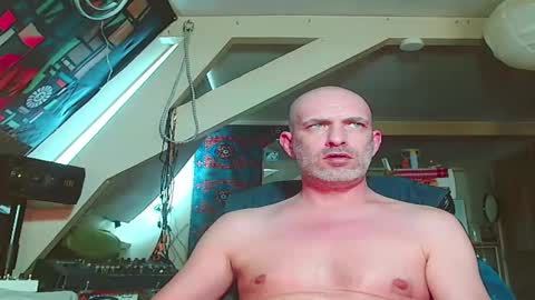 Snapshot of maxhardcore77 chatting on March 10, 2025, 12:26 pm maxhardcore77 online show from March 10, 2025, 12:26 pm