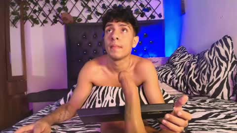 maxi_and_evan online show from June 5, 2026, 7:14 am