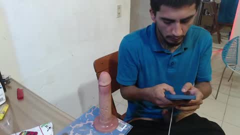 Snapshot of maxi_dick33 chatting on April 18, 2026, 5:17 pm maxi dick online show from April 18, 2026, 5:17 pm