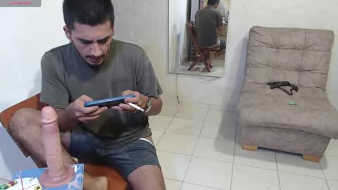 Snapshot of maxi_dick33 chatting on May 7, 2026, 9:58 am maxi dick online show from May 7, 2026, 9:58 am