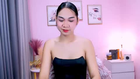 Snapshot of maxie_greyson chatting on February 24, 2025, 12:30 am maxie greyson online show from February 24, 2025, 12:30 am