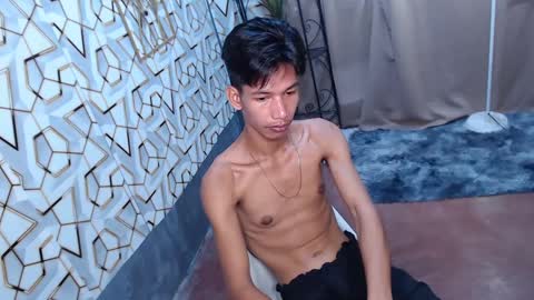 Reyn online show from February 12, 2025, 11:51 pm