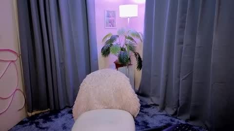 Reyn online show from September 12, 2025, 2:39 pm