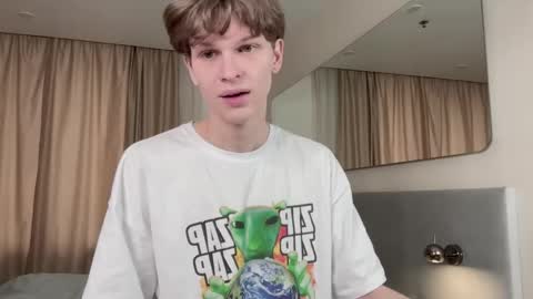 Snapshot of maxim_burn chatting on March 12, 2025, 9:44 am maxim burn online show from March 12, 2025, 9:44 am