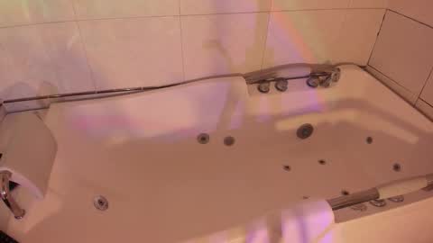 maxim online show from November 29, 2025, 5:54 am