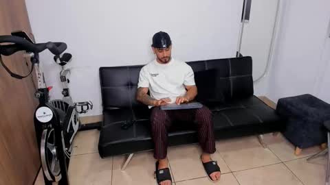 Maximo online show from November 25, 2025, 3:17 am