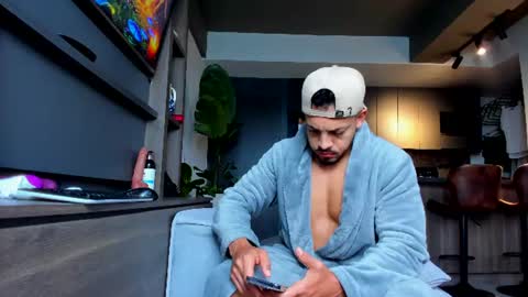 maximo_and_marcelo online show from June 9, 2026, 12:06 pm