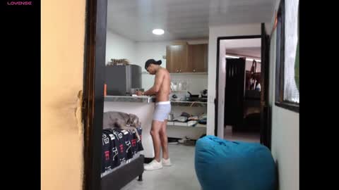 Maximo Aron Vega online show from December 23, 2024, 3:55 pm