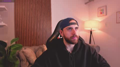 Maximo Wolf online show from April 13, 2026, 1:11 am