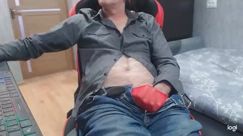 maximus3334 online show from November 6, 2025, 11:22 am