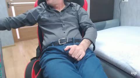 maximus3334 online show from April 7, 2026, 10:05 am