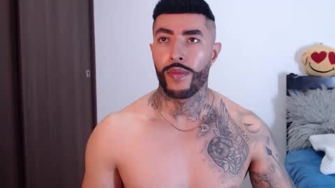 Independent Model online show from January 12, 2025, 4:52 am