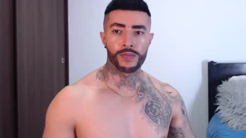 Independent Model online show from January 22, 2025, 4:02 am