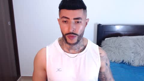 Independent Model online show from January 24, 2025, 11:12 pm