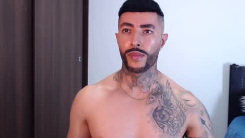 Independent Model online show from January 25, 2025, 5:18 am