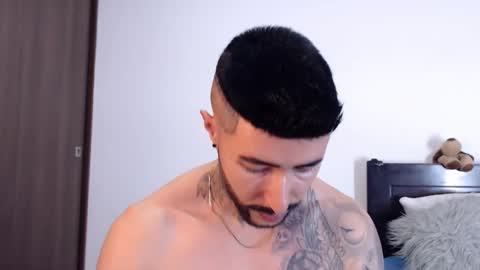 Independent Model online show from February 2, 2025, 4:05 am